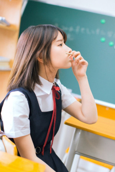 《年轻的女教师》